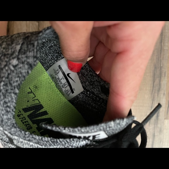 2 pair Nike size 7.5 women’s Free RN Flyknit - Picture 3 of 13